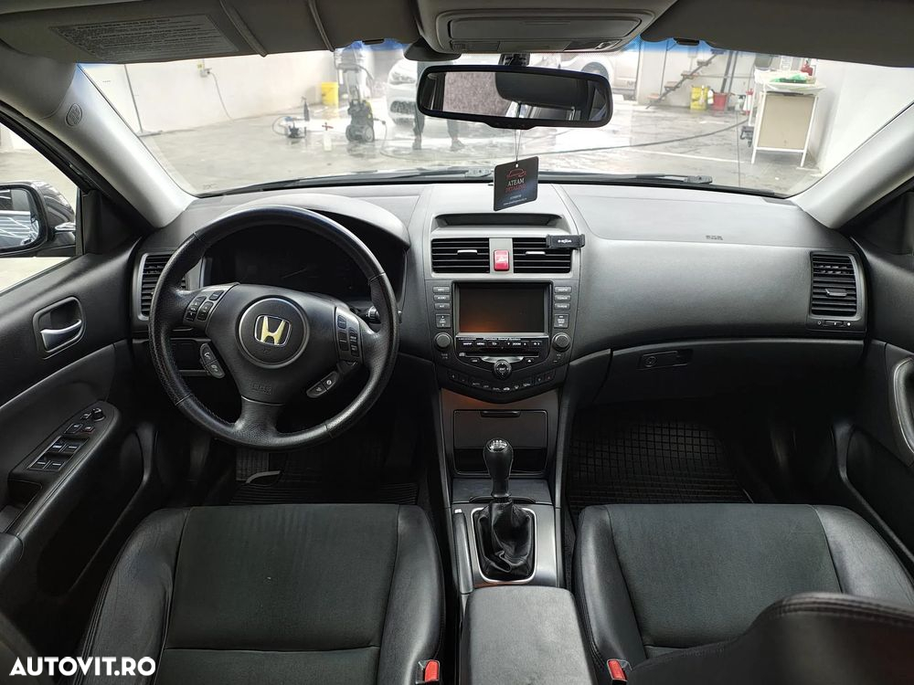 Honda Accord 2.0 i 4 Door - 3
