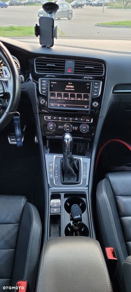 Volkswagen Golf - 33