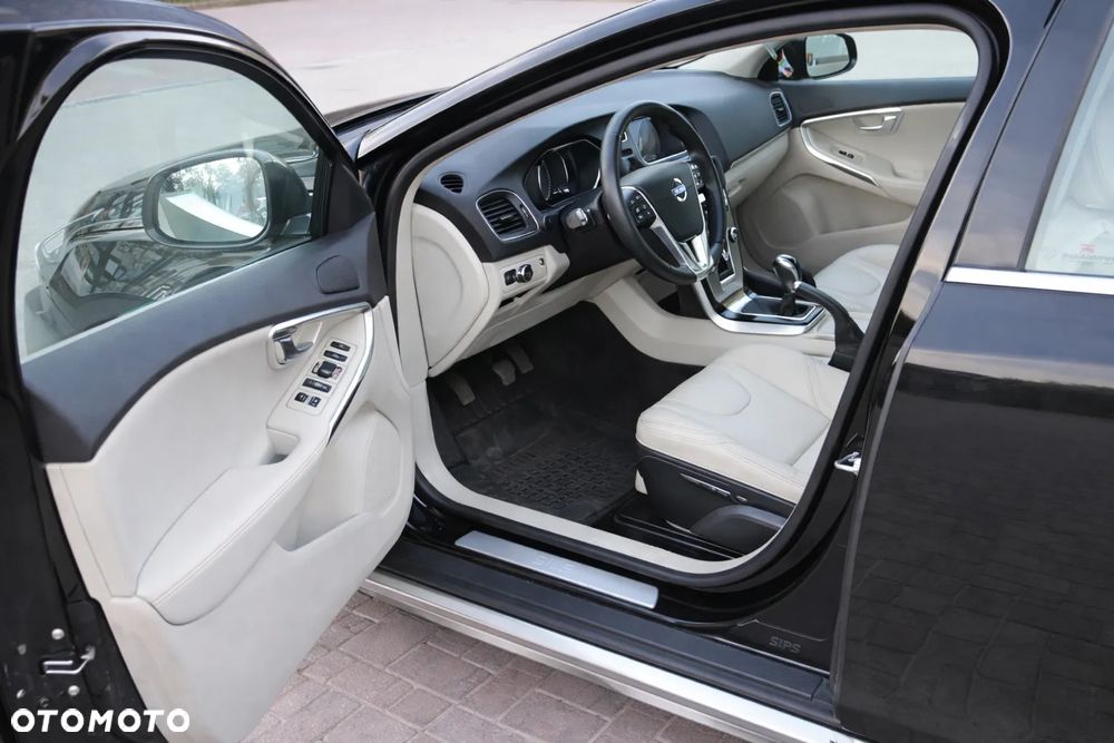 Volvo V40 Cross Country - 4