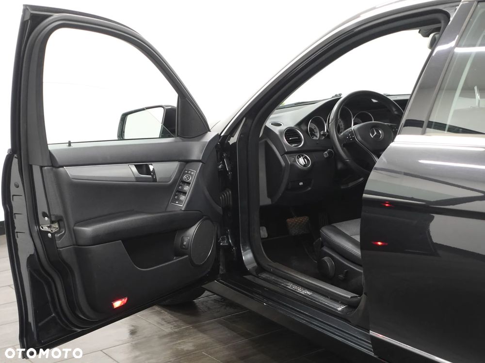 Mercedes-Benz Klasa C 200 (BlueEFFICIENCY) 7G-TRONIC Avantgarde - 18