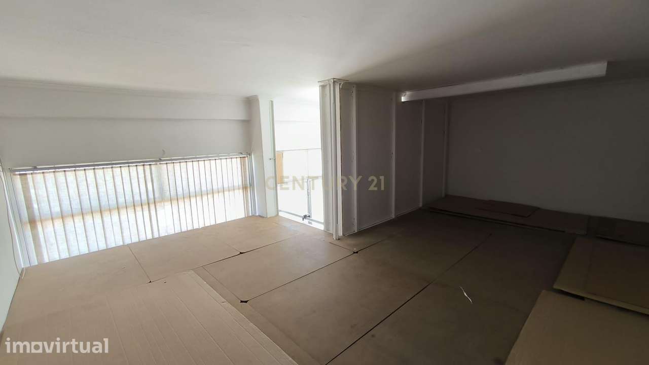 Loja com 29m2 | Casal São Brás - Amadora - Grande imagem: 2/9