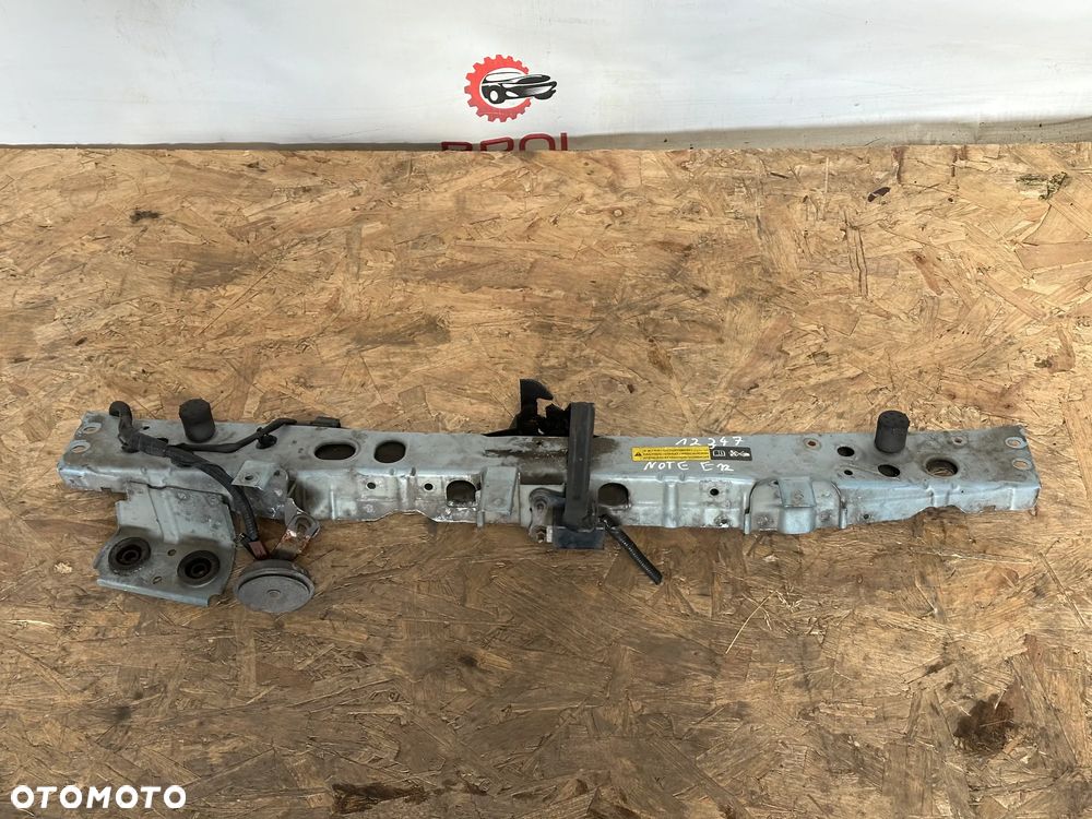 PAS PRZEDNI GÓRNY NISSAN NOTE E12