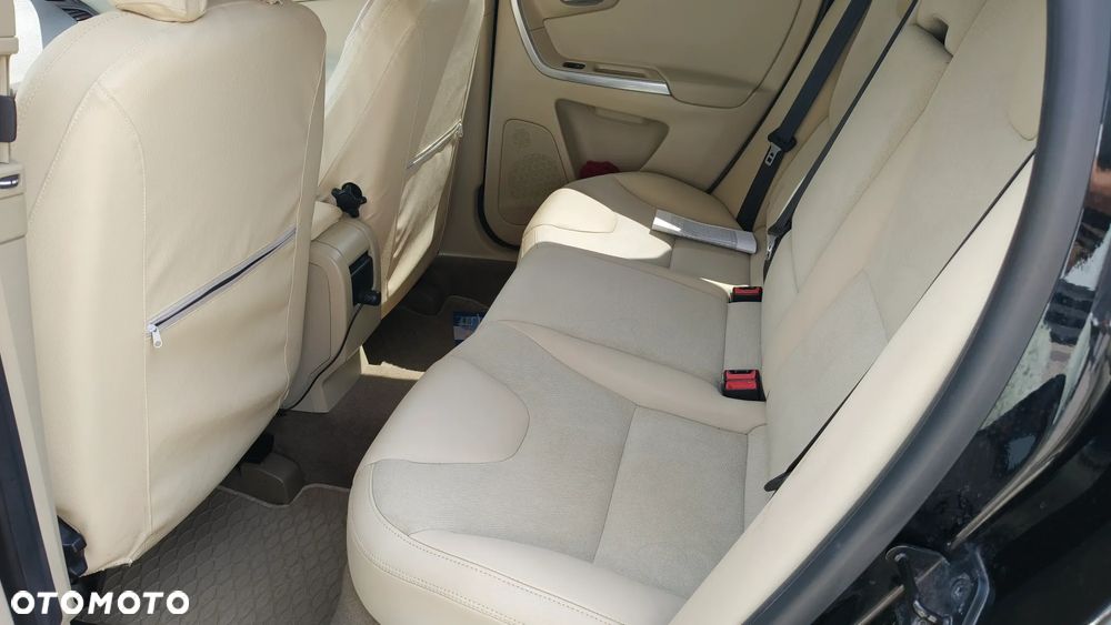 Volvo XC 60 D5 AWD Momentum - 16