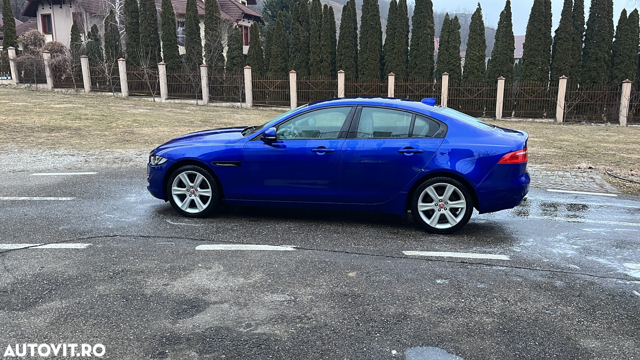 Jaguar XE - 7