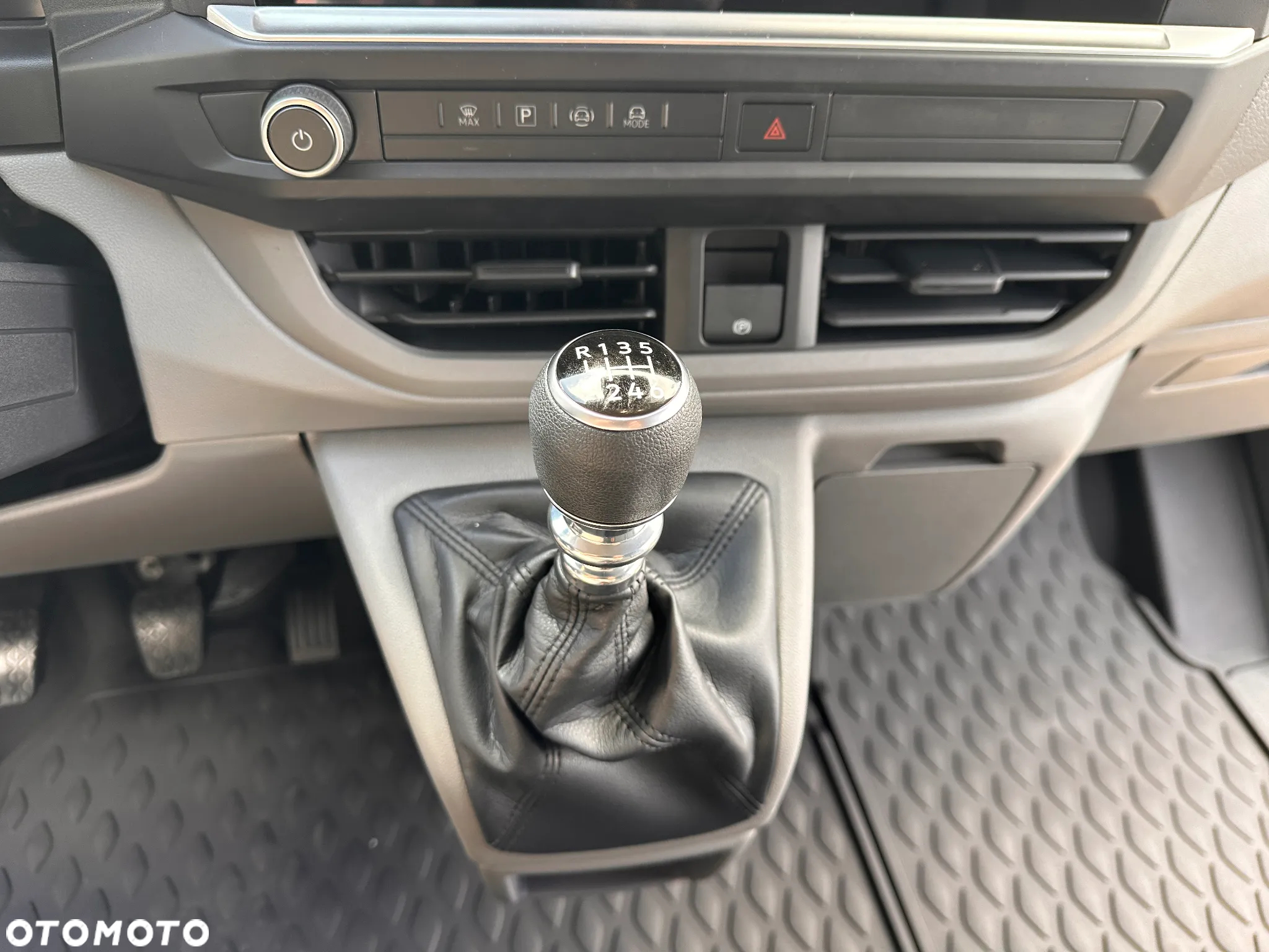 Volkswagen Transporter T7 - 19