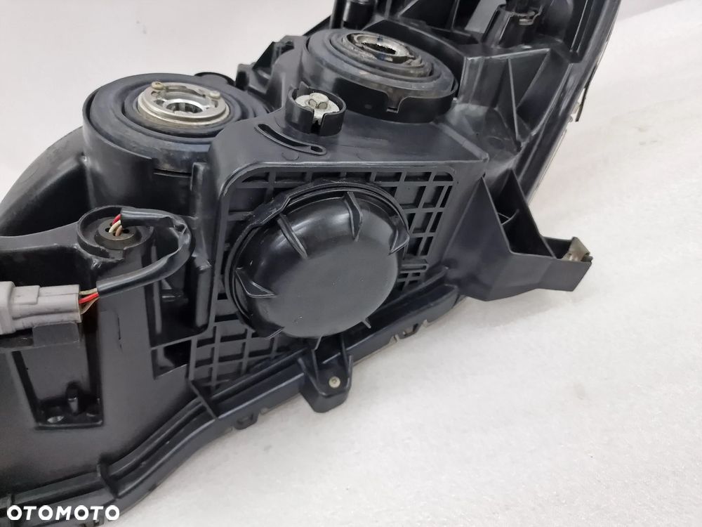 TOYOTA SIENNA SE 15- PRAWA LAMPA PRZEDNIA PRZÓD , NR AUKCJI LA317 - 13