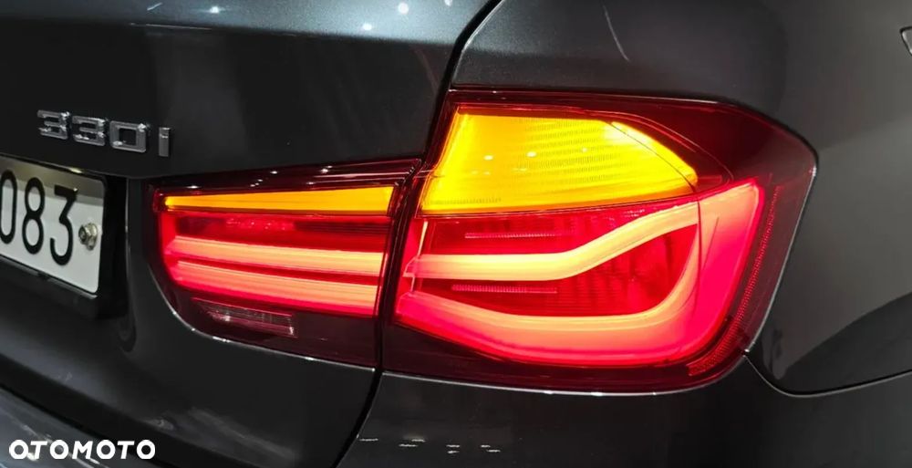 BMW Seria 3 330i xDrive Edition M Sport Shadow - 11