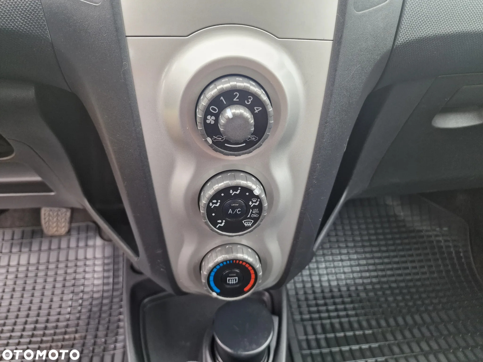 Toyota Yaris 1.0 Luna A/C - 10