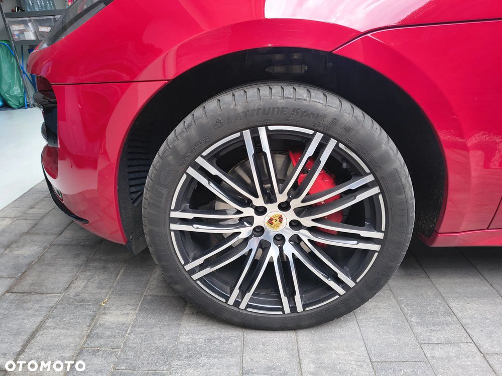 Porsche Macan Turbo - 34