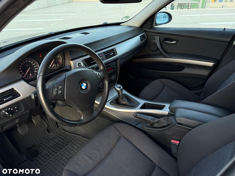 BMW Seria 3 320i - 23