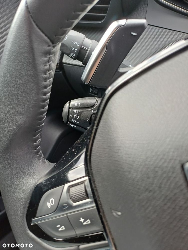 Peugeot 2008 1.2 PureTech Allure S&S EAT8 - 28