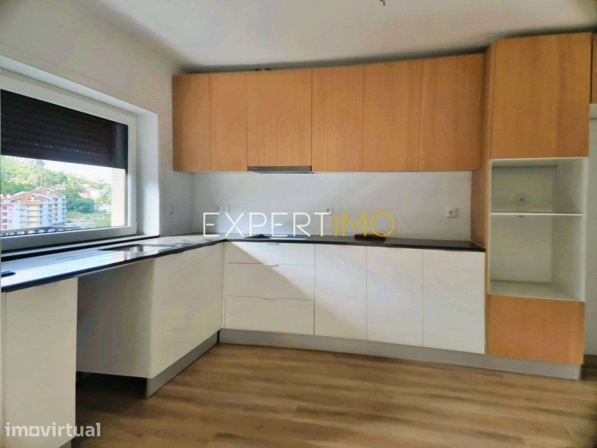 Apartamento T4 com Sótão - Grande imagem: 2/24