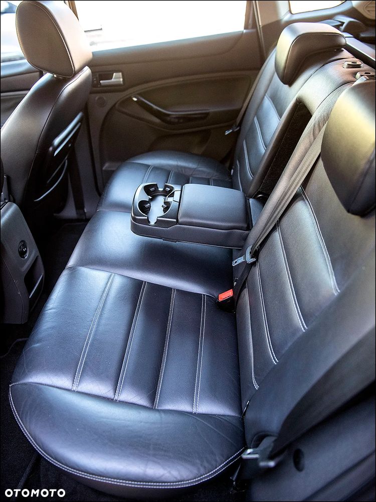 Ford Kuga - 32