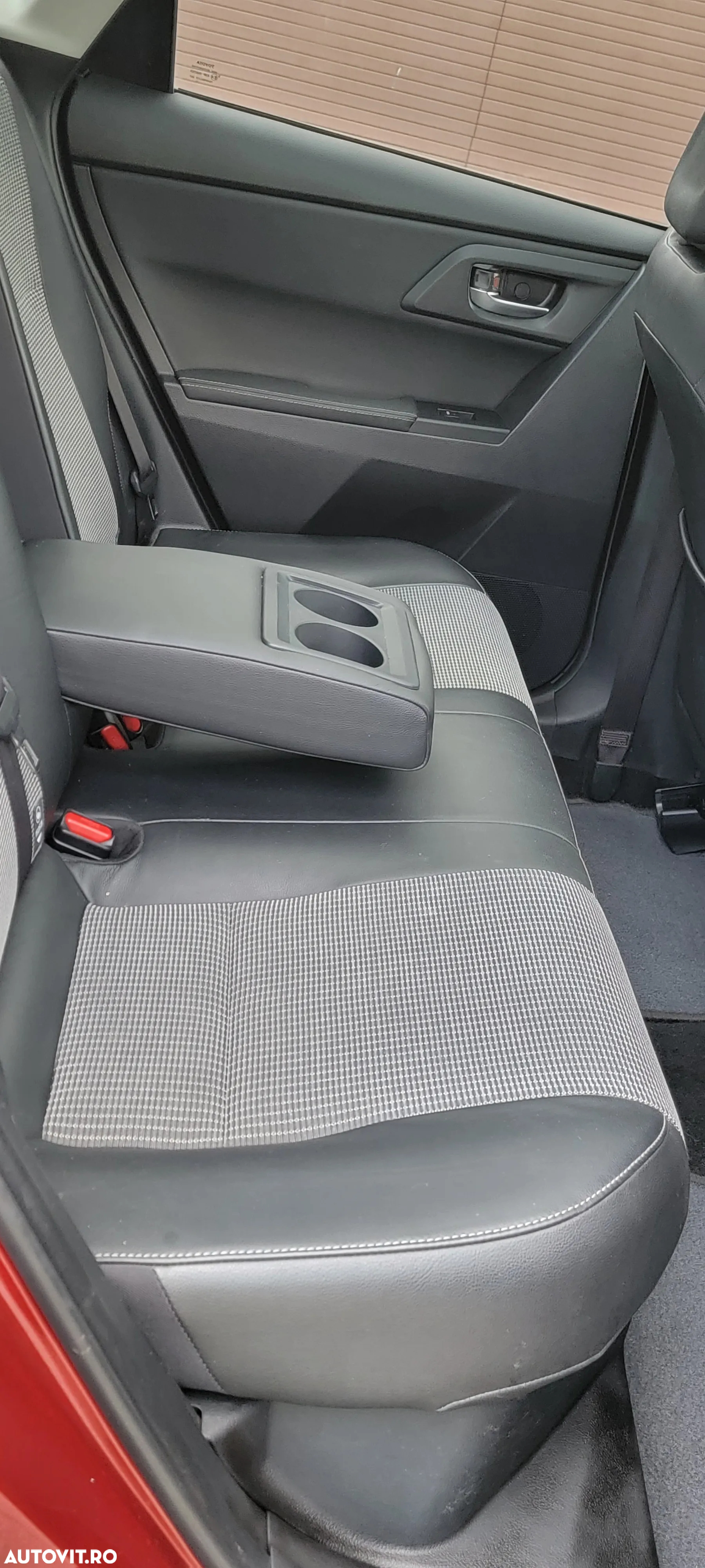 Toyota Auris 1.8 VVT-i Hybrid Automatik Edition S+ - 8