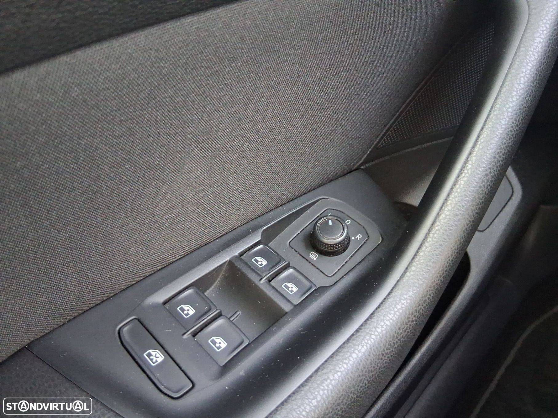 VW Passat Variant 2.0 TDi Business DSG - 21