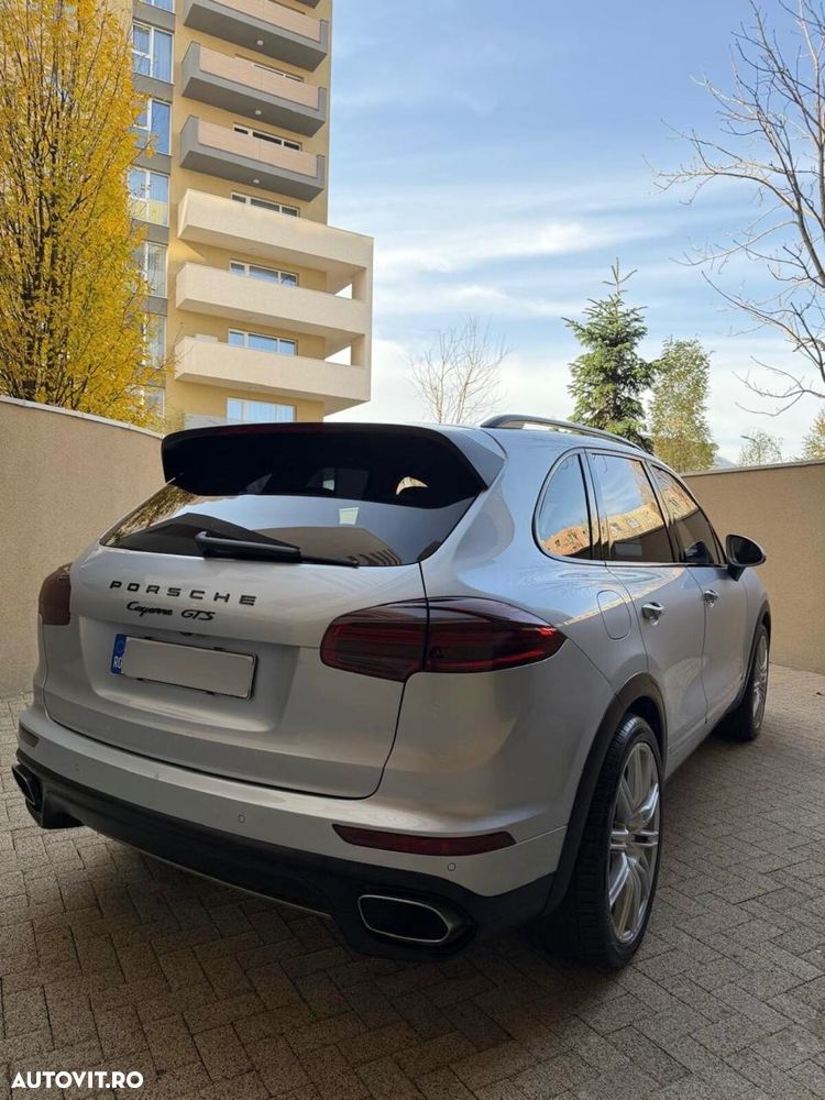 Porsche Cayenne 3.0 L - 4