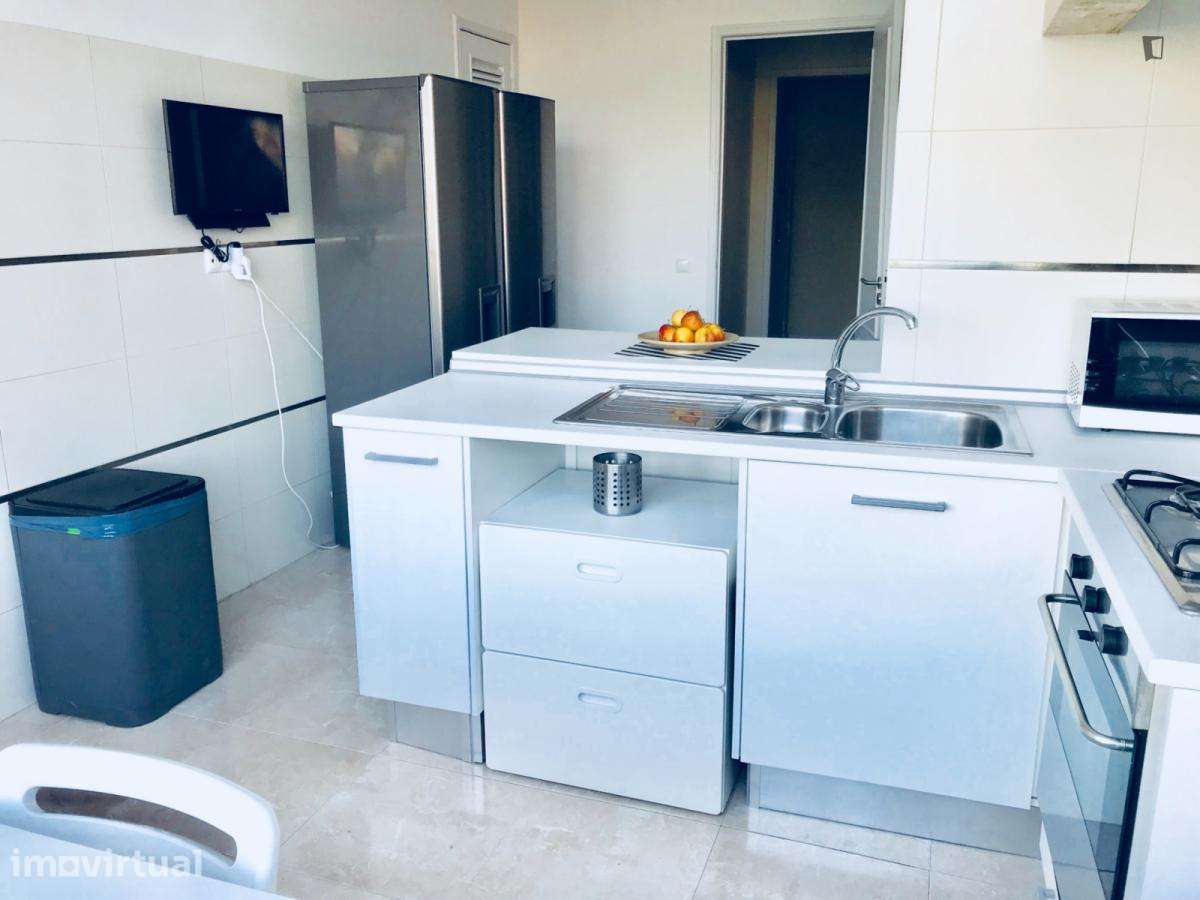 Quarto - localizado em Roma-Areeiro Lisbon - Grande imagem: 5/14