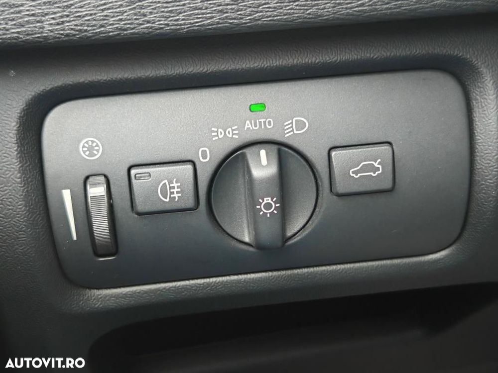 Volvo V40 D2 DRIVe Aut. Momentum - 22