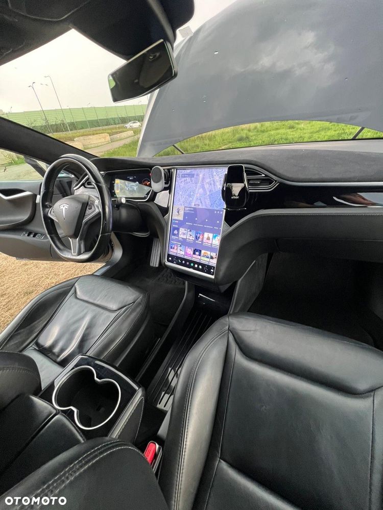 Tesla Model S 85 D - 8