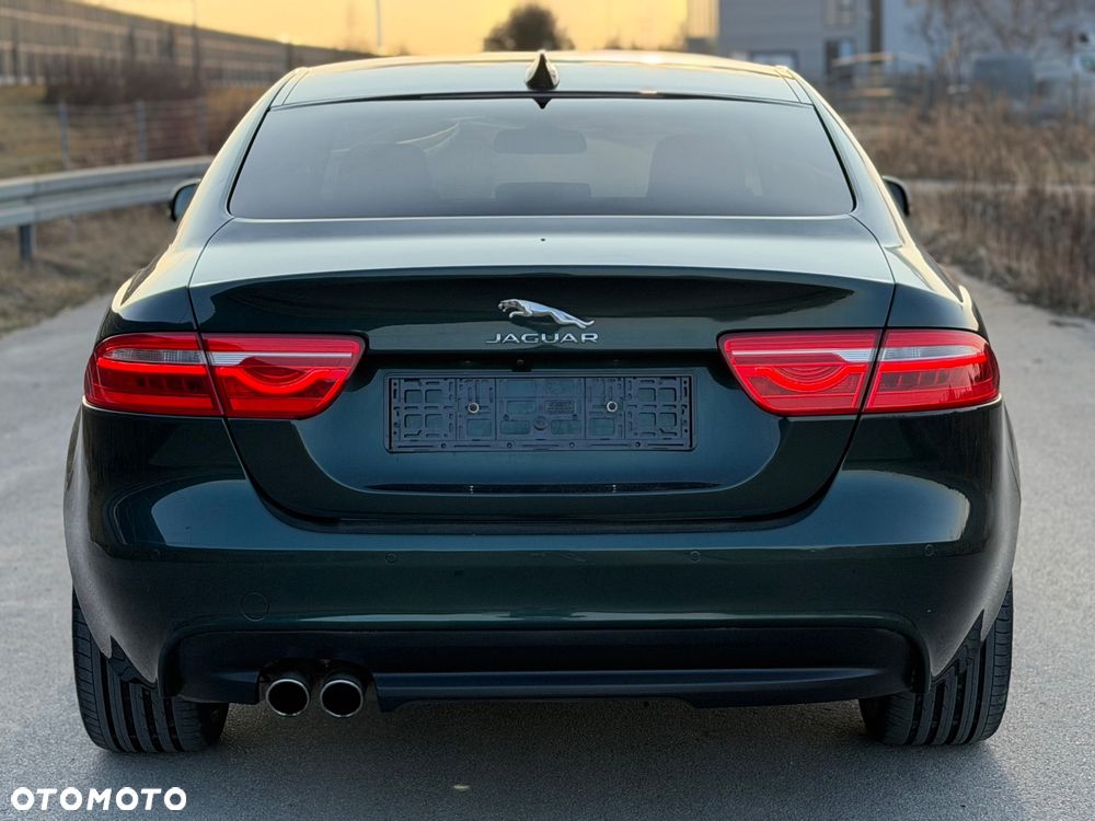 Jaguar XE 2.0 D R-Sport - 11
