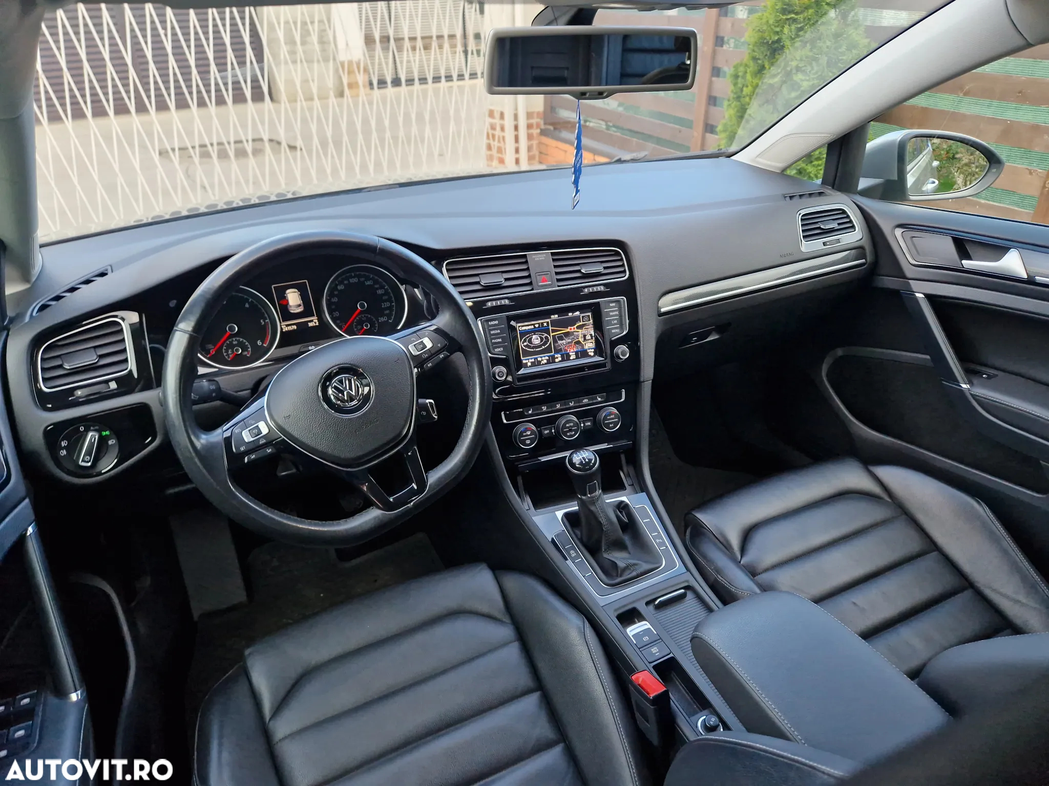 Volkswagen Golf 1.6 TDI DPF BlueMotion Technology Highline - 15