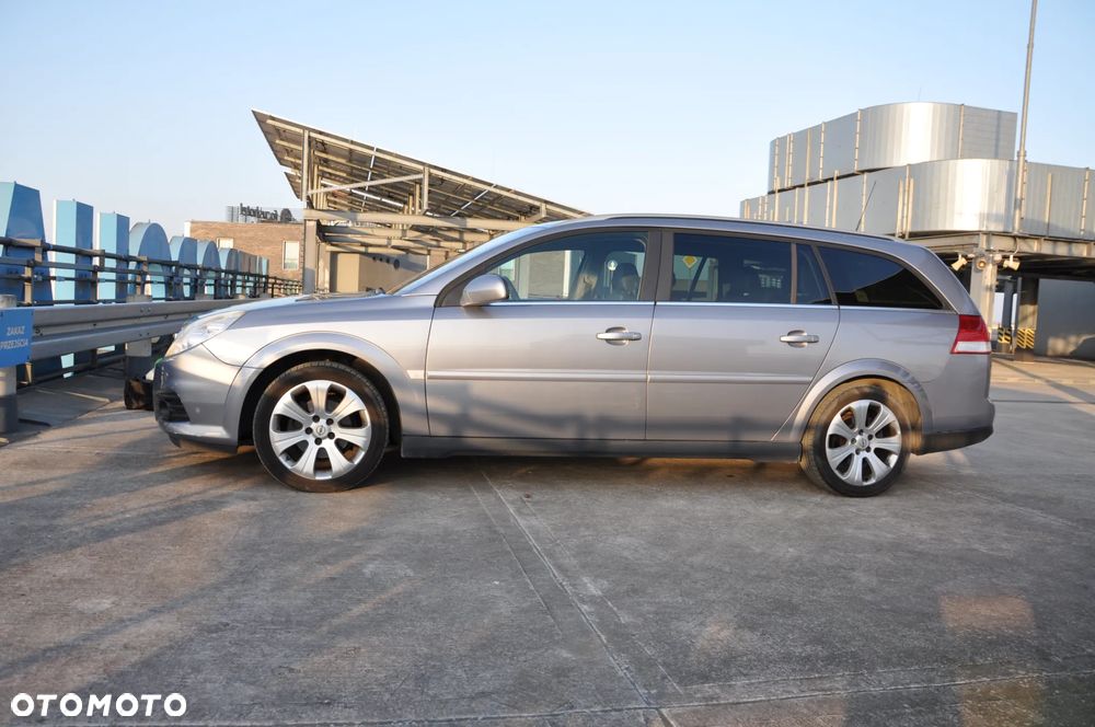 Opel Vectra 1.9 CDTI DPF Cosmo - 3