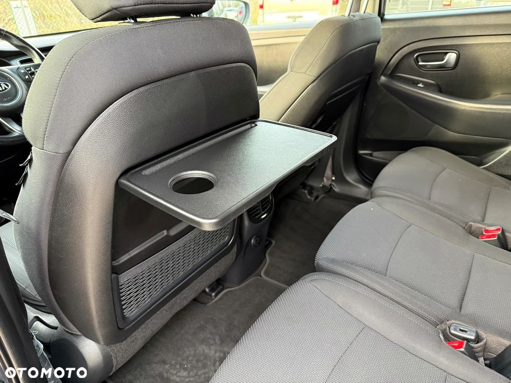 Kia Carens 1.6 GDI Fifa World Cup Edition - 23