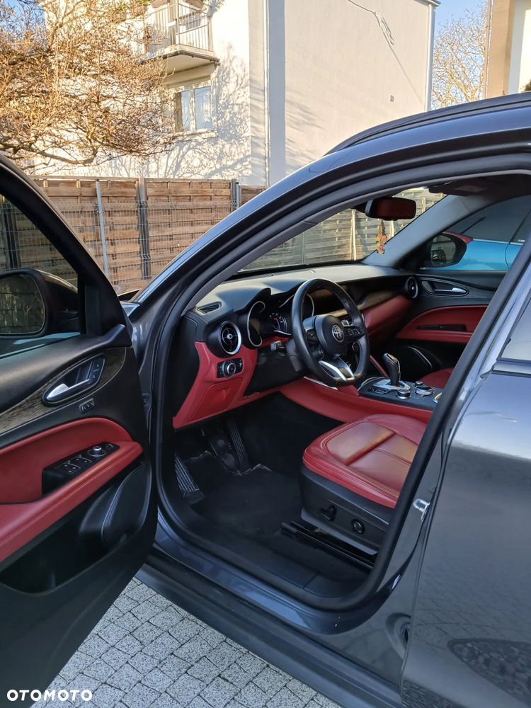 Alfa Romeo Stelvio - 13