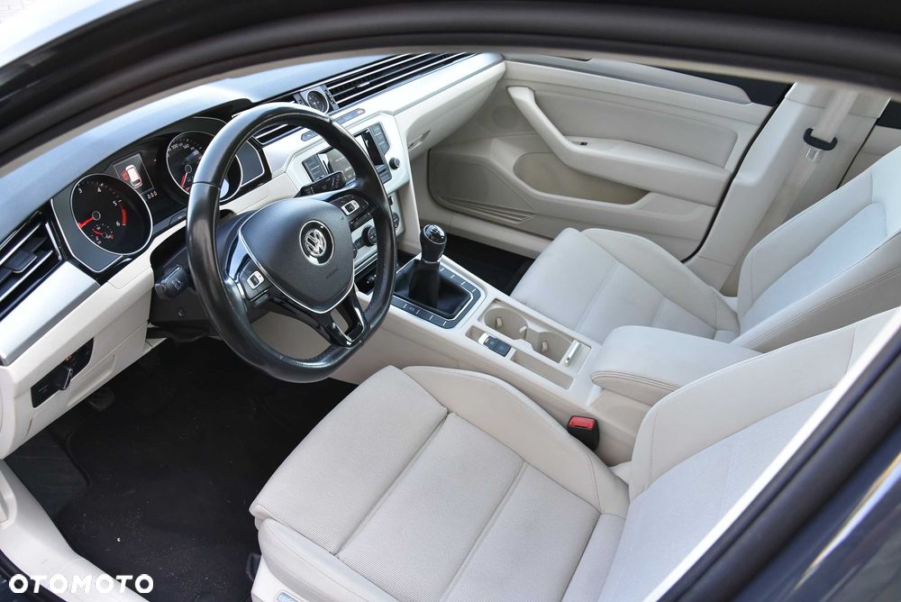 Volkswagen Passat - 7