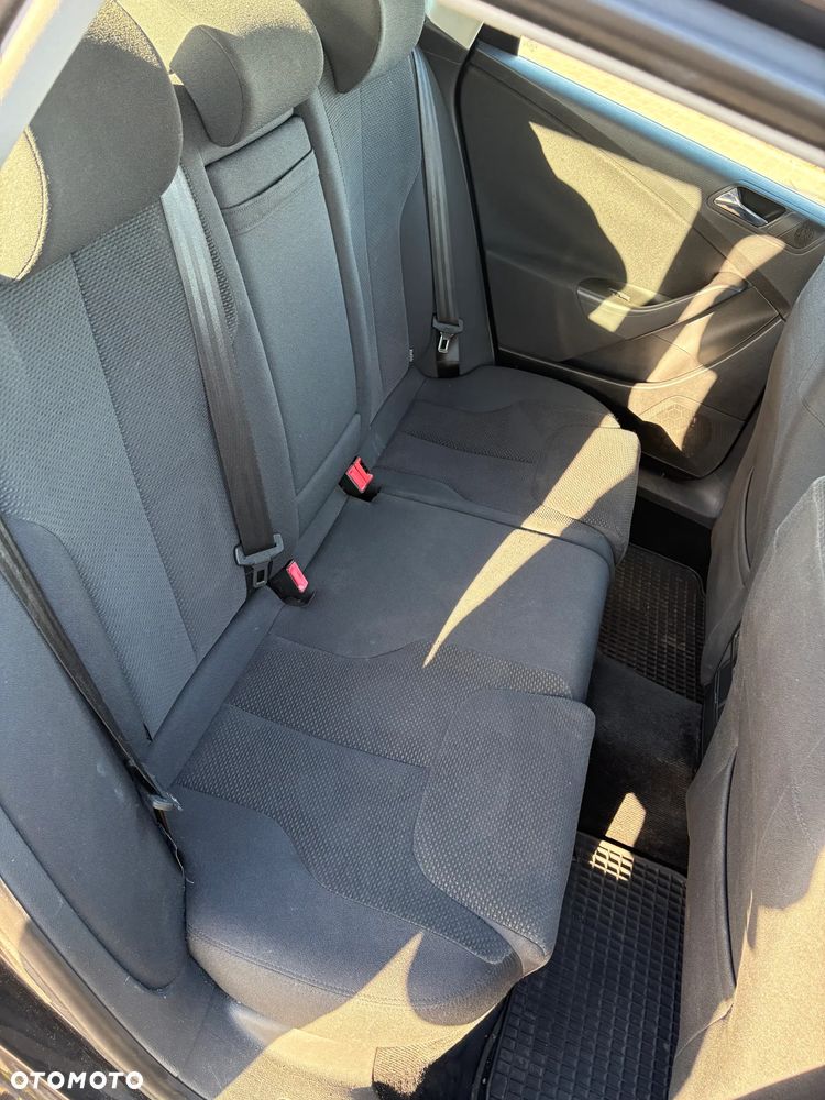 Volkswagen Passat 1.6 - 21