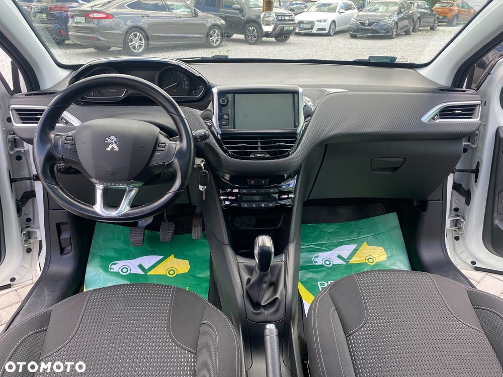 Peugeot 208 PureTech 82 Start & Stop Allure - 11