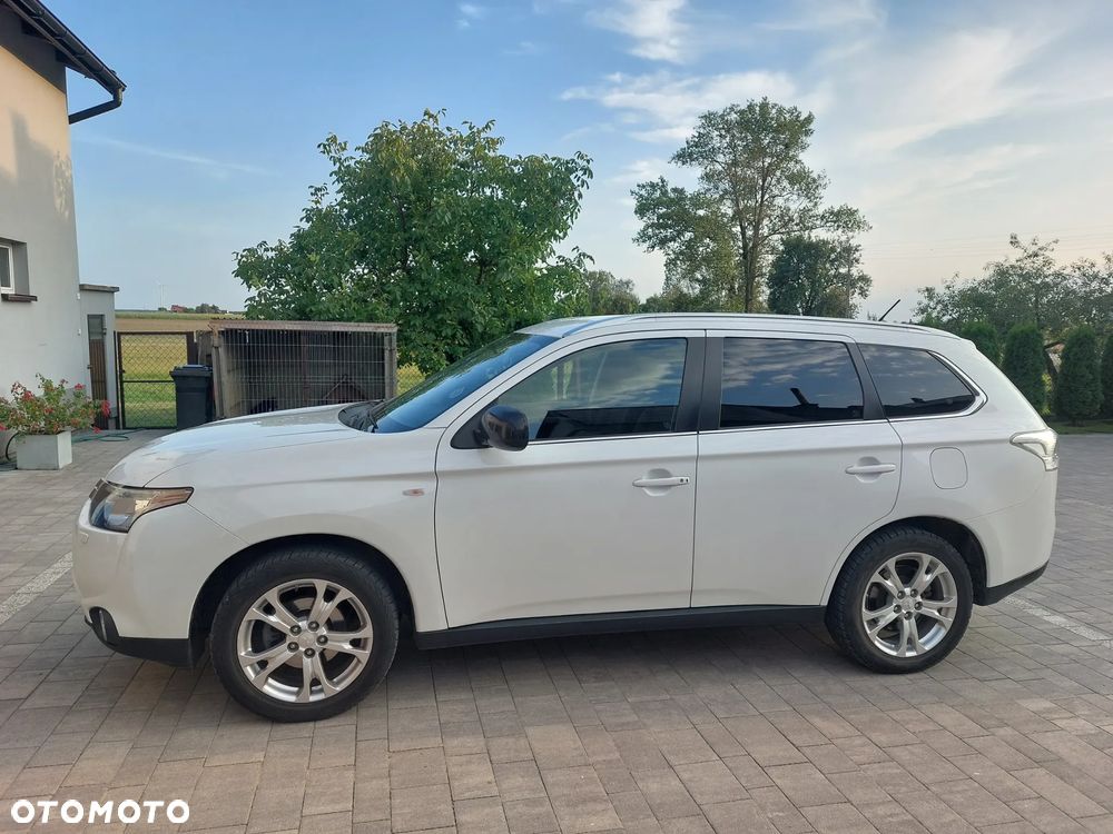 Mitsubishi Outlander 2.0 Invite + 2WD - 4
