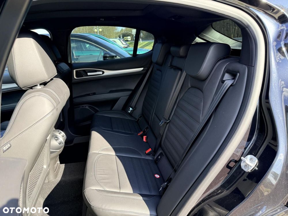 Alfa Romeo Stelvio - 18