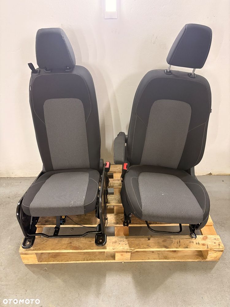 Fotele przednie Ford Courier MK3 2025 - 1