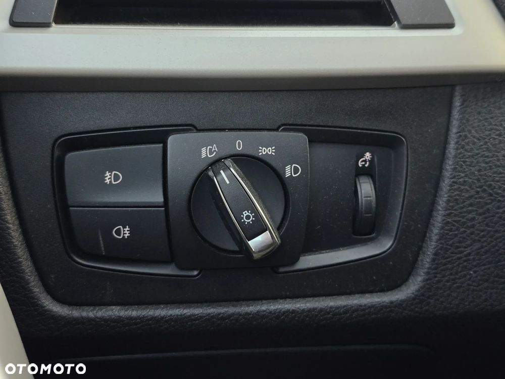 BMW Seria 3 320d Sport Line - 31