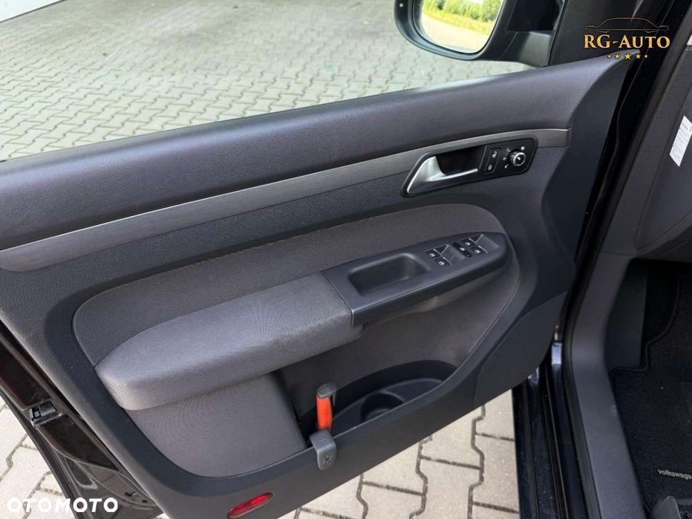 Volkswagen Touran - 31