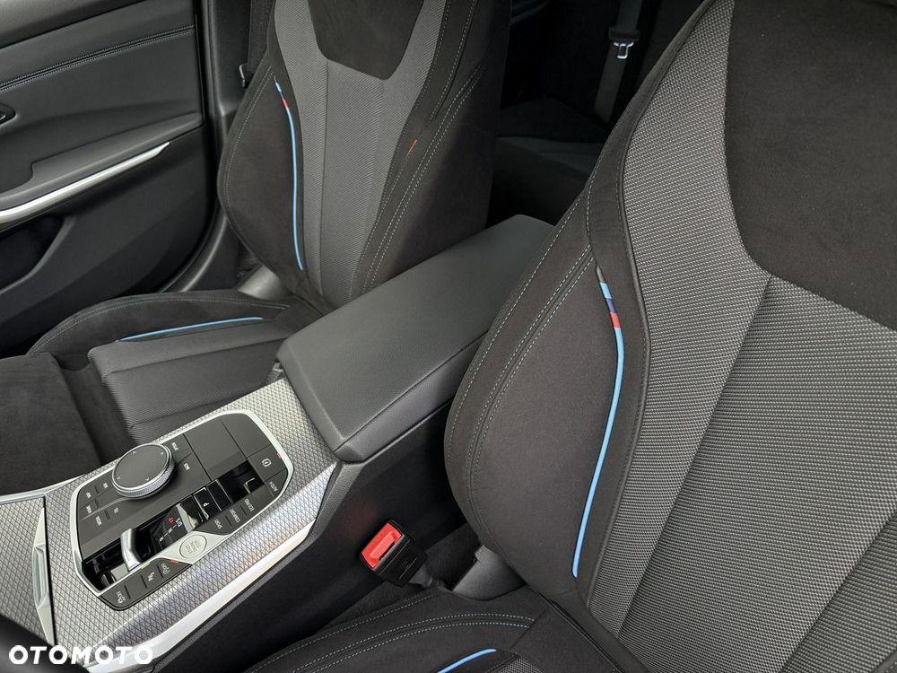 BMW Seria 3 330i xDrive M Sport sport - 16