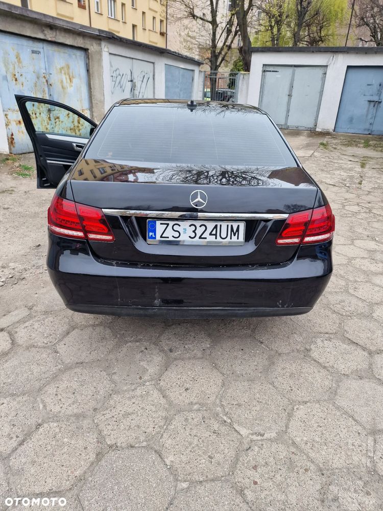 Mercedes-Benz Klasa E 220 CDI DPF BlueEFFICIENCY 7G-TRONIC Elegance - 4