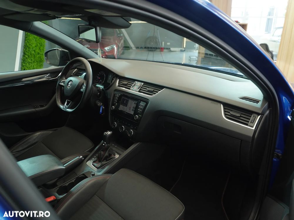 Skoda Octavia 2.0 TDI DSG RS - 38