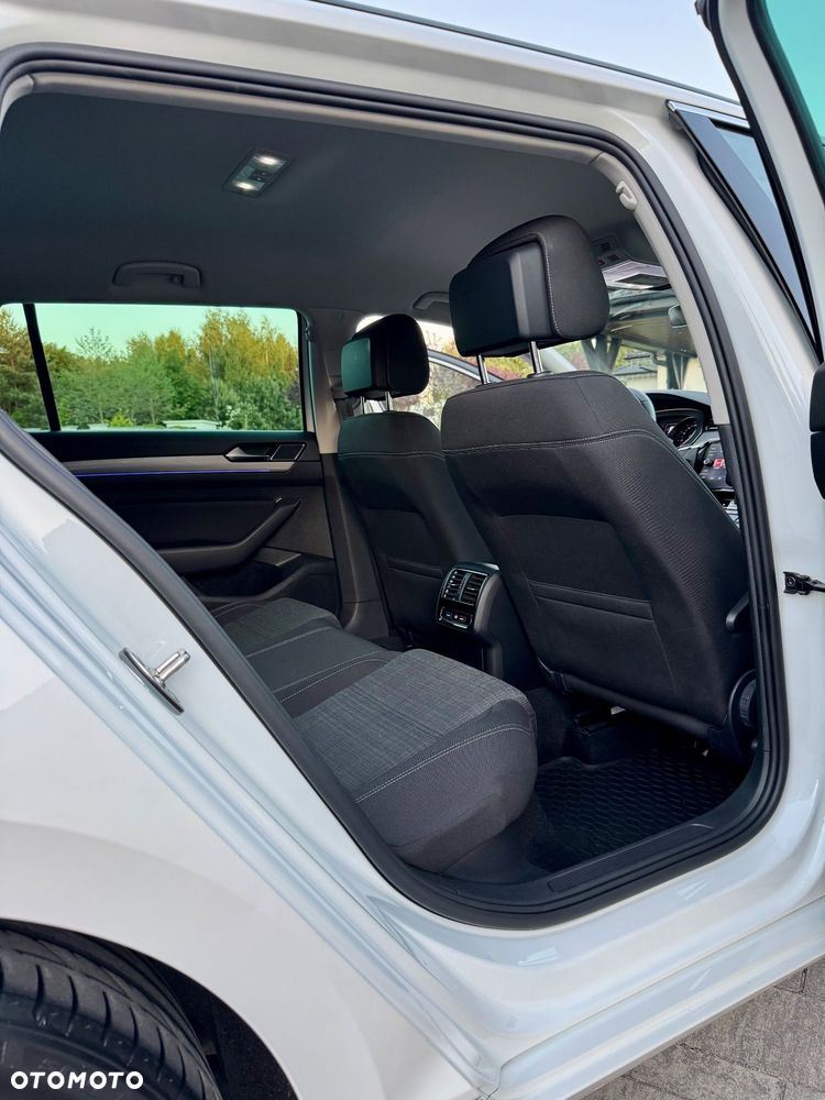 Volkswagen Passat 2.0 TDI EVO Elegance DSG - 10