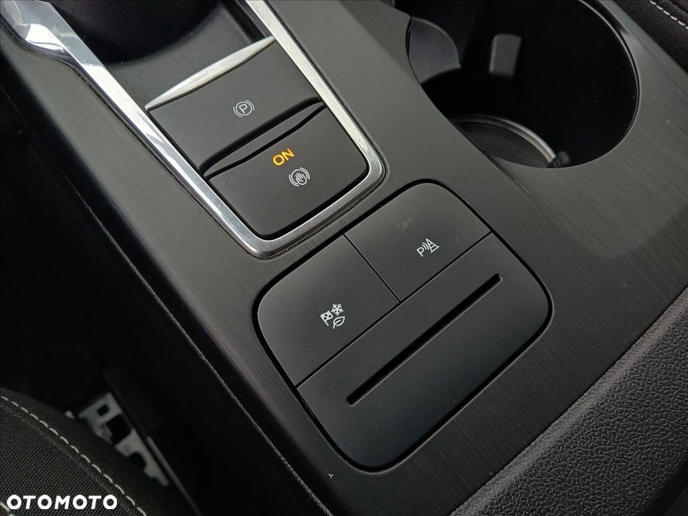 Ford Kuga 2.5 FHEV FWD Titanium - 23