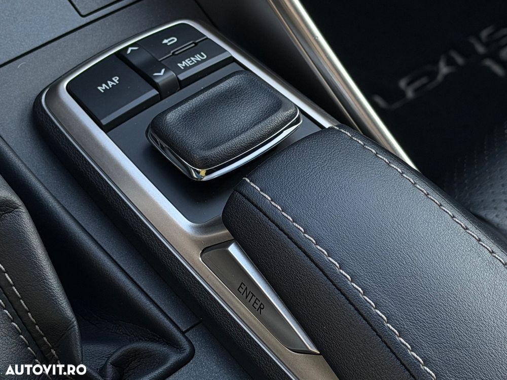 Lexus Seria IS 300h Aut. Luxury - 29