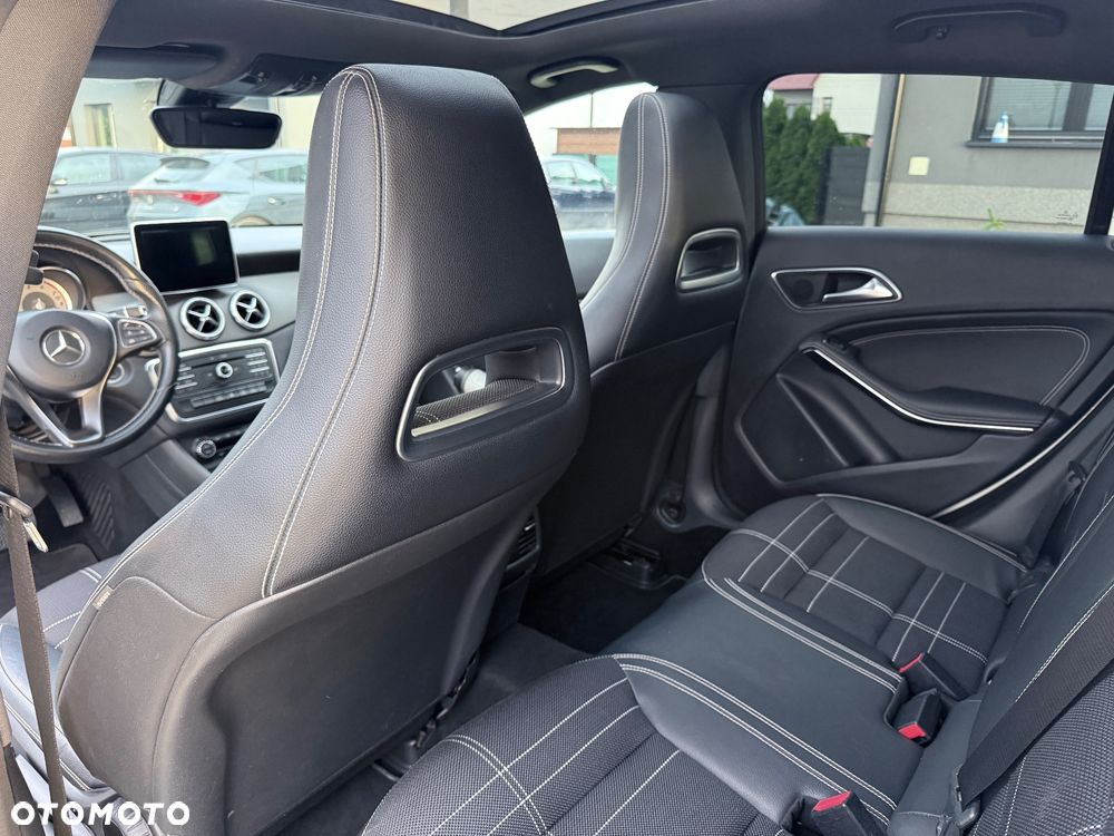 Mercedes-Benz CLA 200 7G-DCT - 23