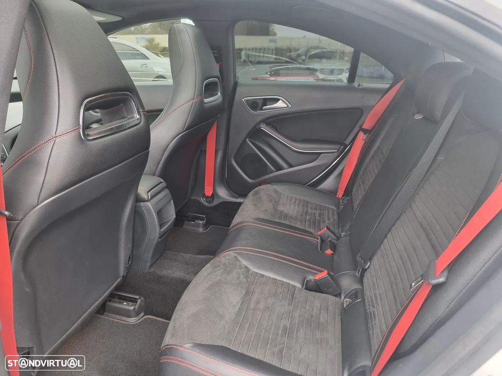 Mercedes-Benz CLA 45 AMG 4Matic 7G-DCT - 25