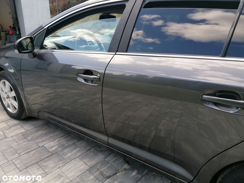 Toyota Avensis 2.0 D-4D Comfort - 11