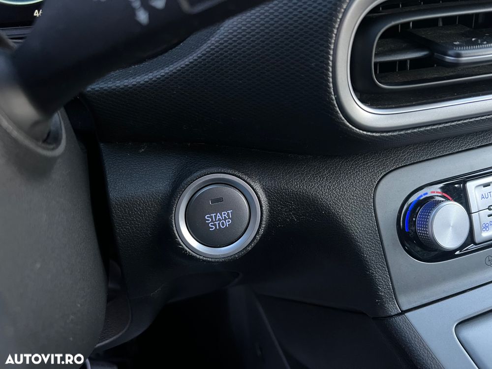 Hyundai KONA Select - 13