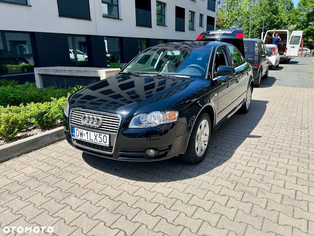 Audi A4 Limousine - 1