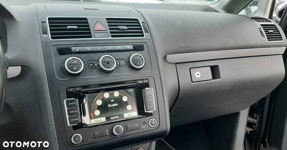 Volkswagen Touran - 8