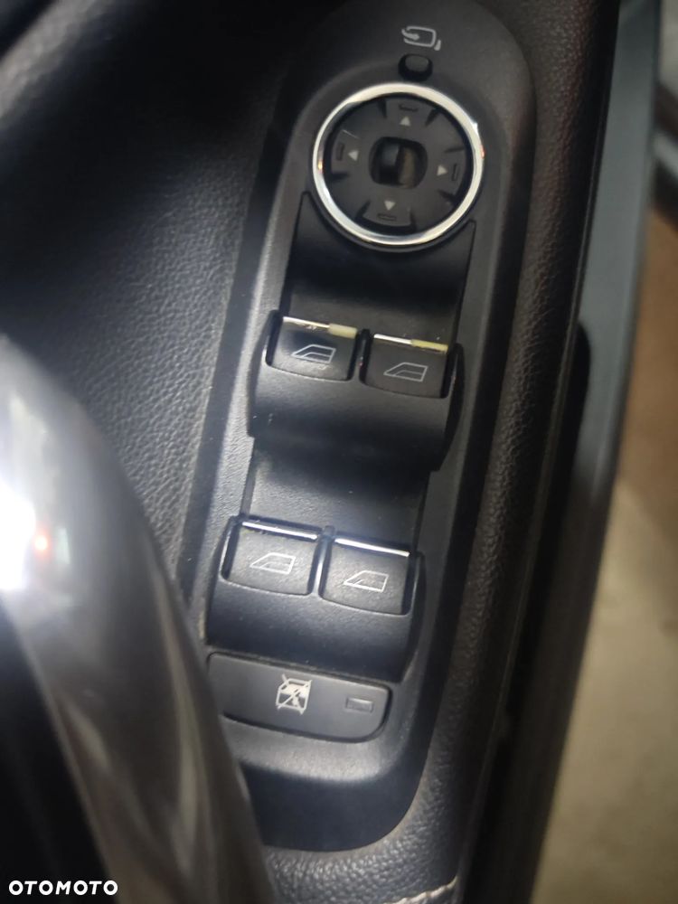 Ford Mondeo - 32