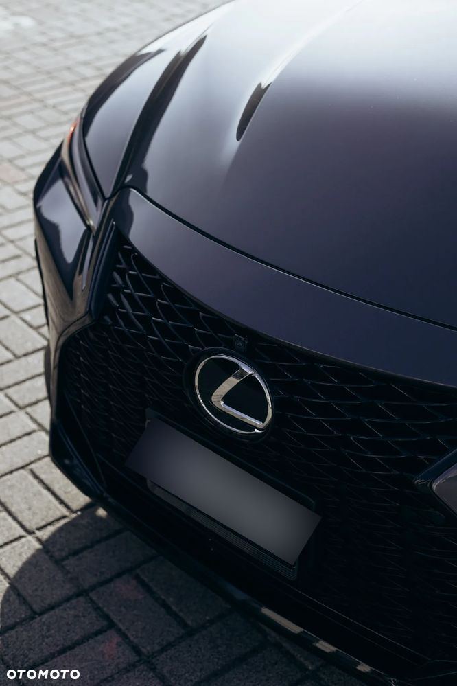 Lexus IS - 10